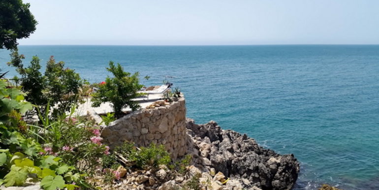 Мини-отель на первой линии моря со своим пляжем в Баре
