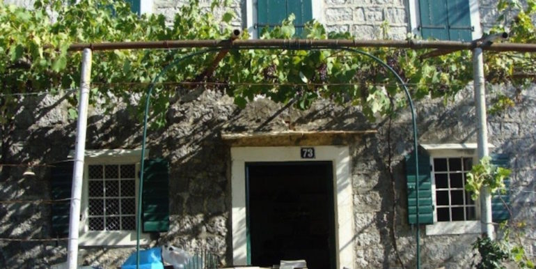Хороший каменный дом в Херцег-Нови