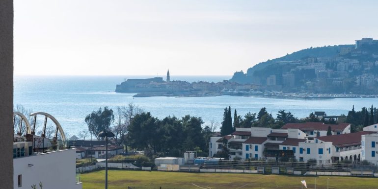 Трёхэтажная вилла с панорамным видом на море и город