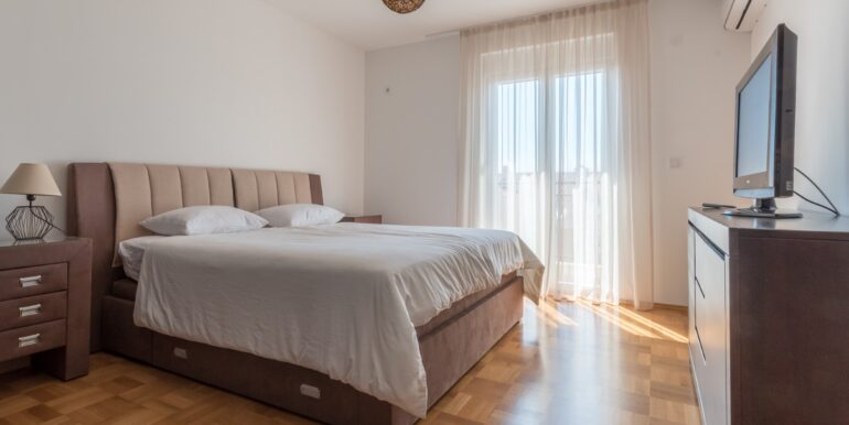 Квартира с двумя спальнями, видом на море и гаражом — Топла, Герцег Нови