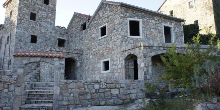 Комплекс каменных домов в Радовичах