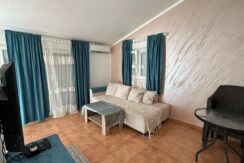 Квартира с тремя спальнями в Будве